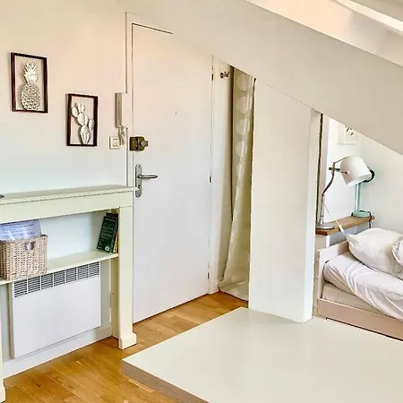 Studio On The Attic 3min From The Sea & Main Street Appartamento *