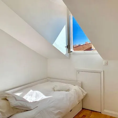 Studio On The Attic 3min From The Sea & Main Street *