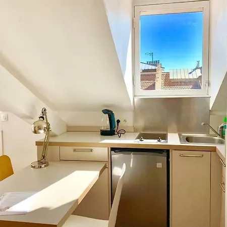 아파트 Studio On The Attic 3min From The Sea & Main Street 니스